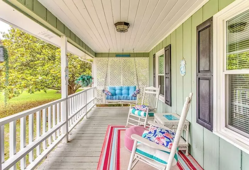 Charming Shallotte Home ~ 4 Mi To Ocean Isle Beach