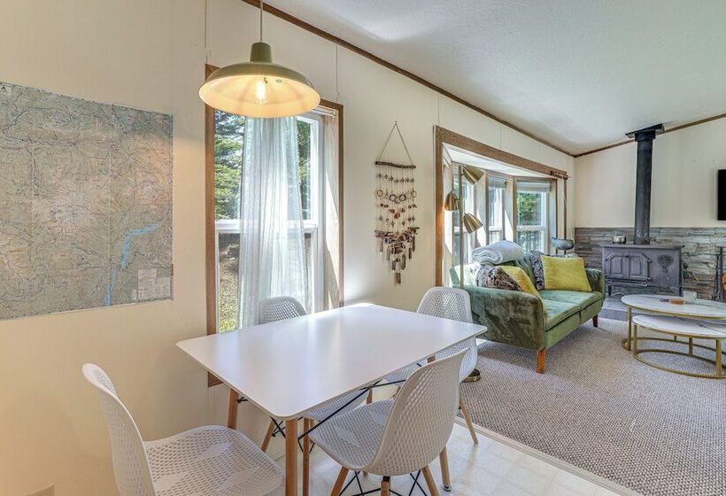 Glacier Home W/ Deck   18 Mi To Mt Baker Ski Area!