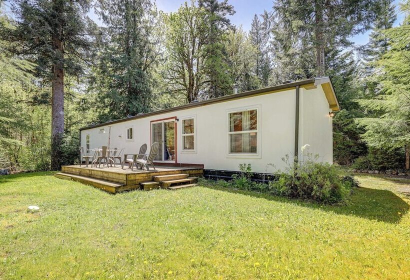 Glacier Home W/ Deck   18 Mi To Mt Baker Ski Area!