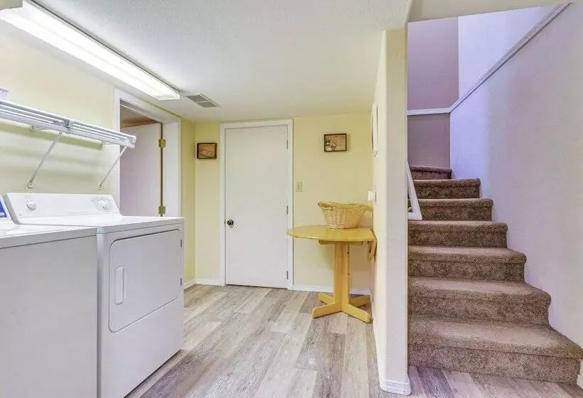 Harrison Home W/ Grill & Lake Views: Walk To Town!