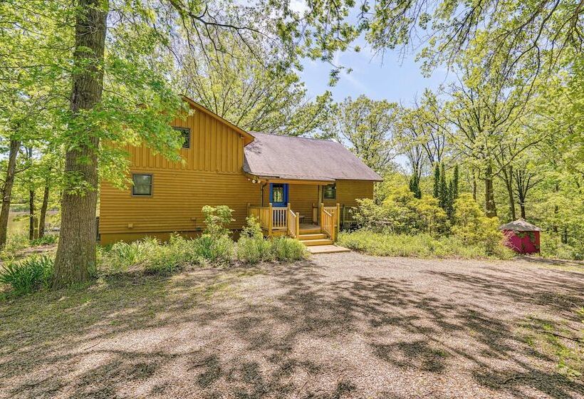 Historic Clark Cabin W/ Deck & Fishing Pond Access