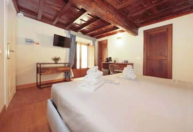 هتل Golden Pantheon Rooms