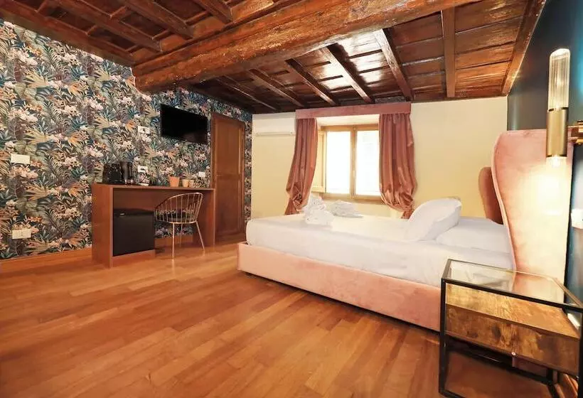 هتل Golden Pantheon Rooms