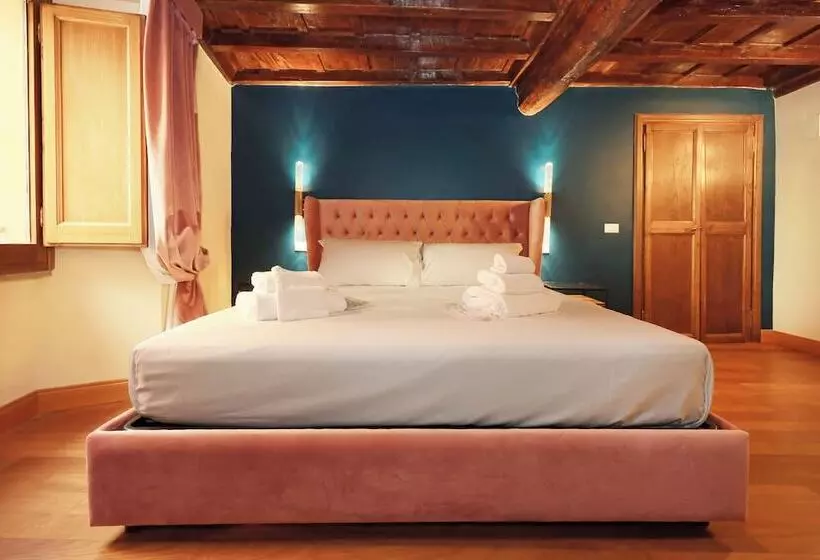 هتل Golden Pantheon Rooms