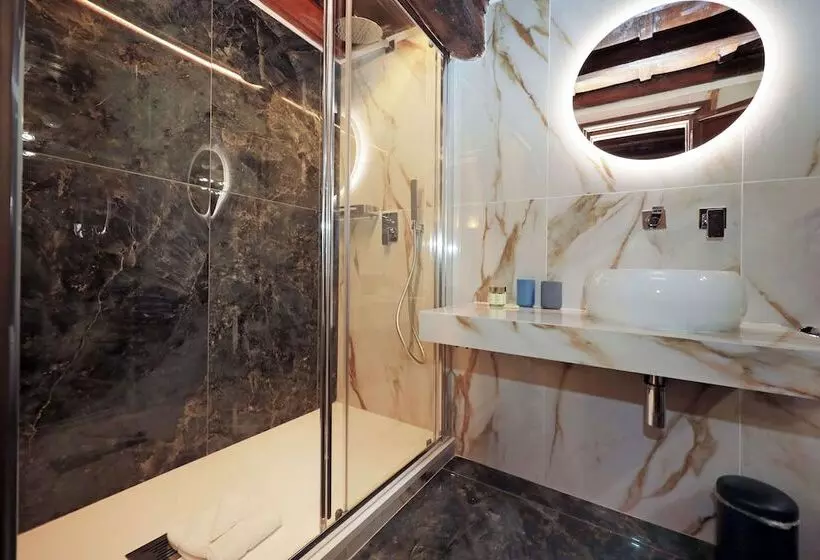 هتل Golden Pantheon Rooms
