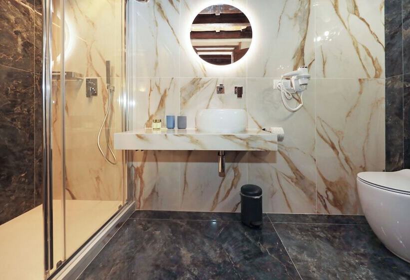 هتل Golden Pantheon Rooms