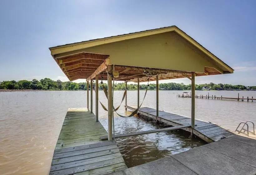 Private Dock & Fire Pit: Cedar Creek Reservoir Gem