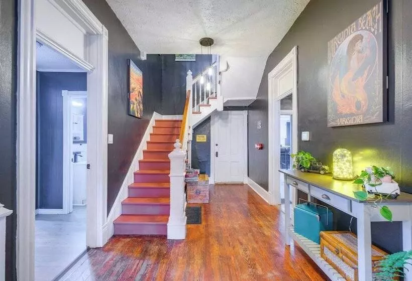 Large Lynchburg Family Home W/ Hot Tub: 4 Mi To Lu