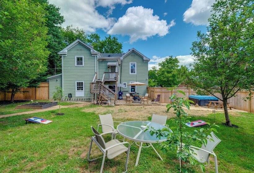 Large Lynchburg Family Home W/ Hot Tub: 4 Mi To Lu