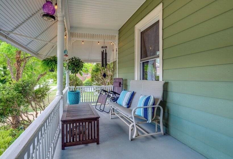 Large Lynchburg Family Home W/ Hot Tub: 4 Mi To Lu