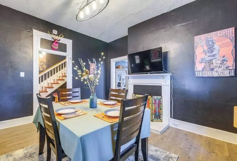 Large Lynchburg Family Home W/ Hot Tub: 4 Mi To Lu