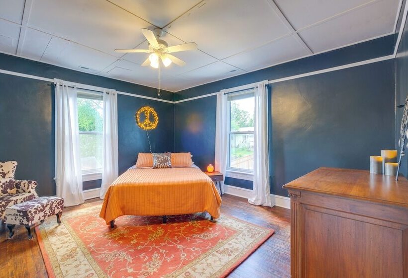 Large Lynchburg Family Home W/ Hot Tub: 4 Mi To Lu