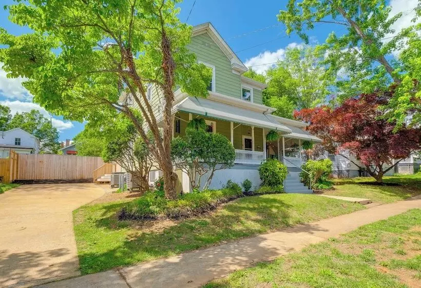 Large Lynchburg Family Home W/ Hot Tub: 4 Mi To Lu