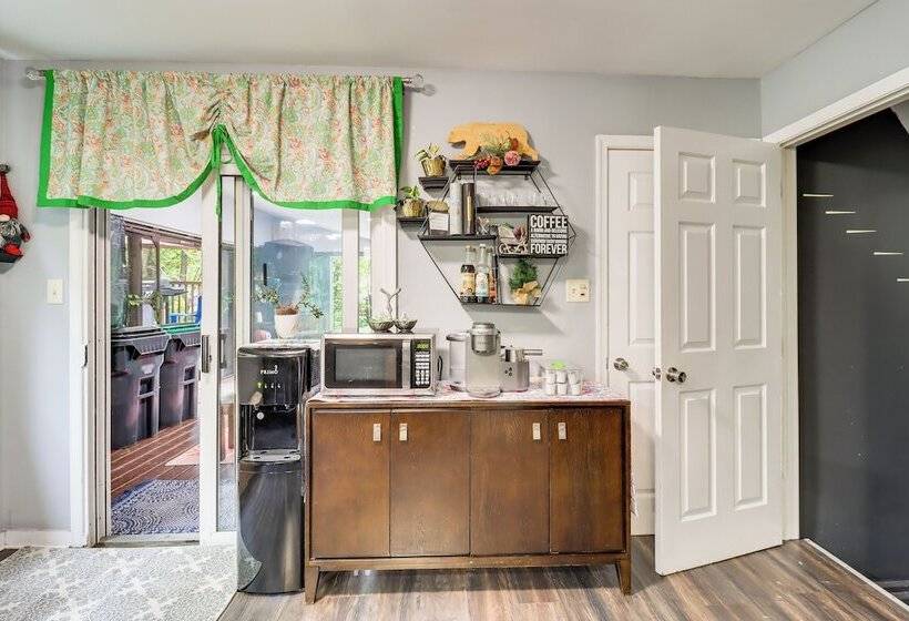 Long Pond Home W/ Hot Tub ~ 8 Mi To Kalahari!