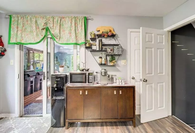 Long Pond Home W/ Hot Tub ~ 8 Mi To Kalahari!