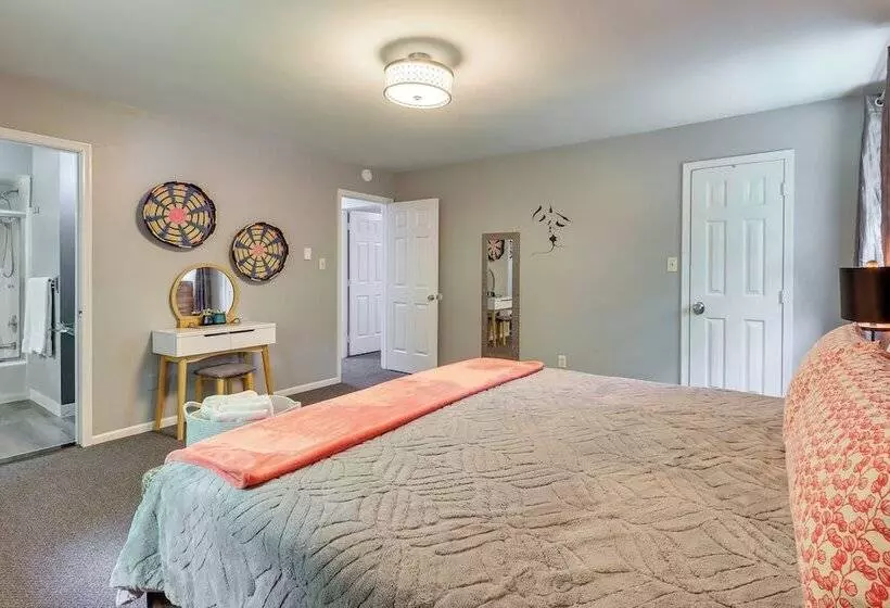 Long Pond Home W/ Hot Tub ~ 8 Mi To Kalahari!