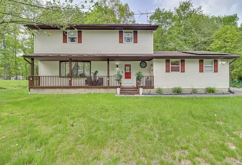 Long Pond Home W/ Hot Tub ~ 8 Mi To Kalahari!