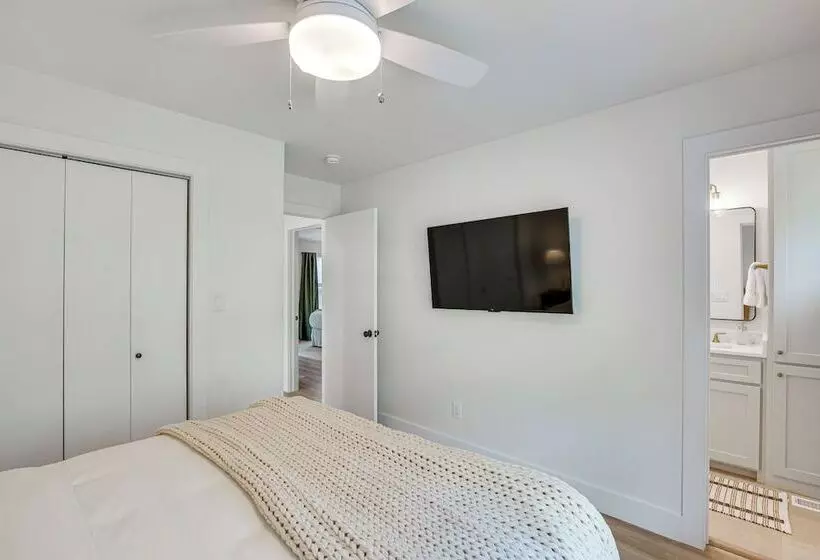 Dock & Fire Pit: Lakefront Home In Malakoff!