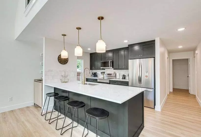 Dock & Fire Pit: Lakefront Home In Malakoff!