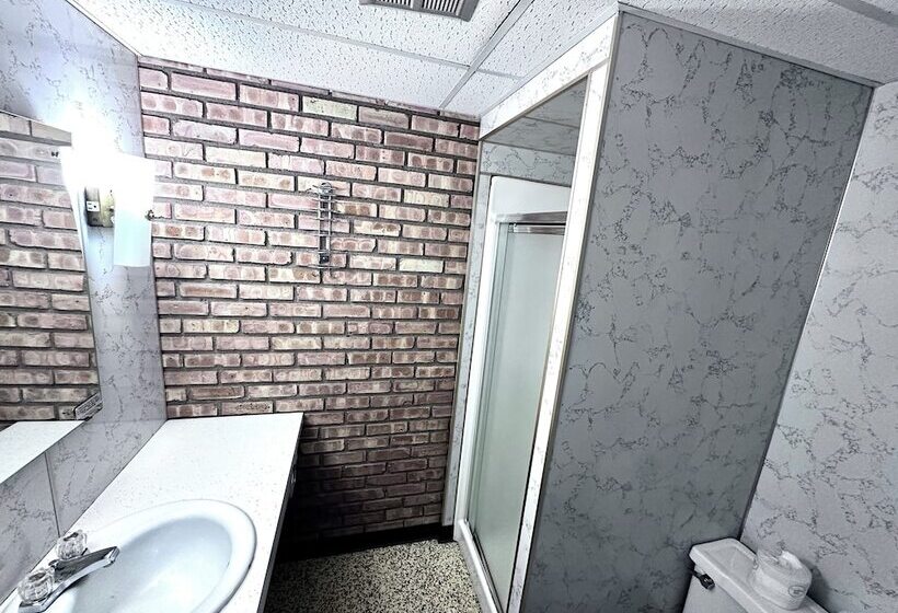 모텔 Budget Host Inn Manistique