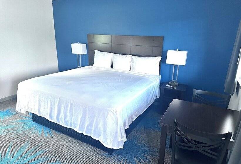 모텔 Budget Host Inn Manistique