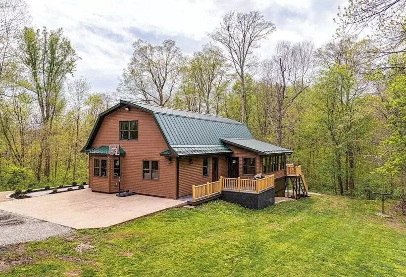 Family Friendly Milton Home On 14 Acres W/ Hot Tub