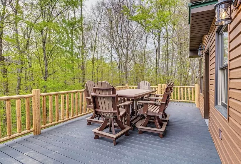 Family Friendly Milton Home On 14 Acres W/ Hot Tub