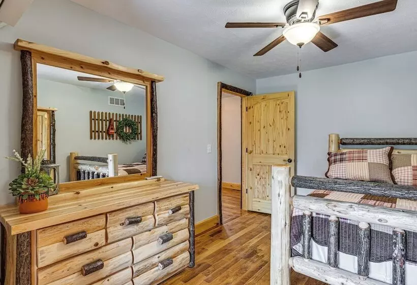 Family Friendly Milton Home On 14 Acres W/ Hot Tub