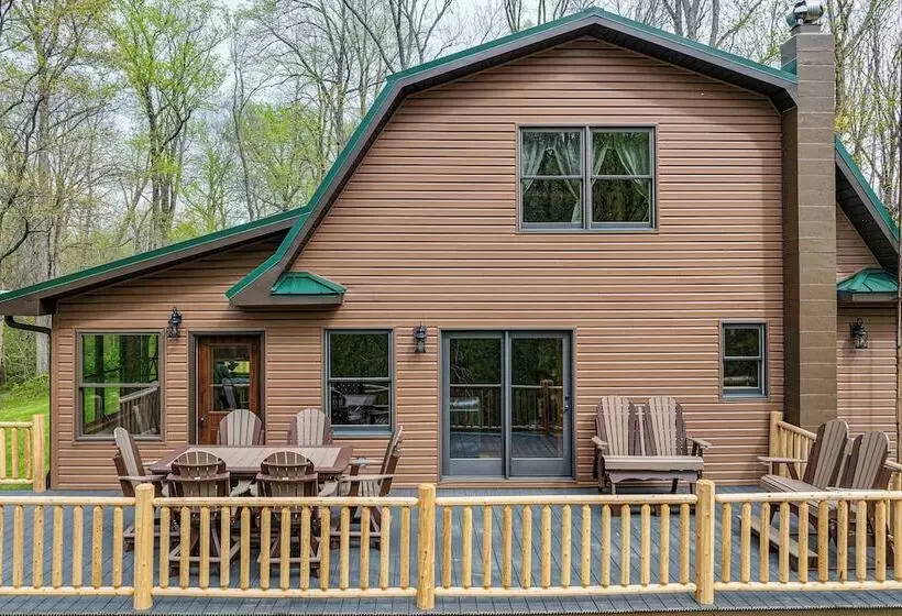 Family Friendly Milton Home On 14 Acres W/ Hot Tub