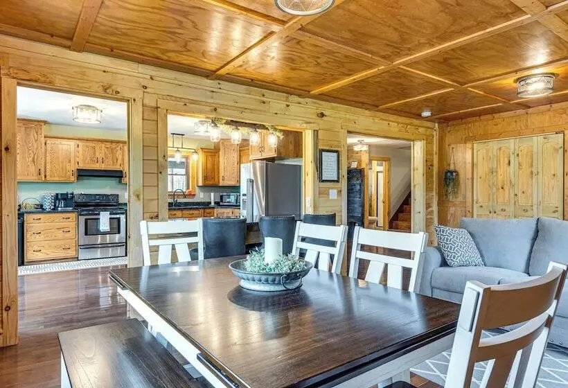 Family Friendly Milton Home On 14 Acres W/ Hot Tub