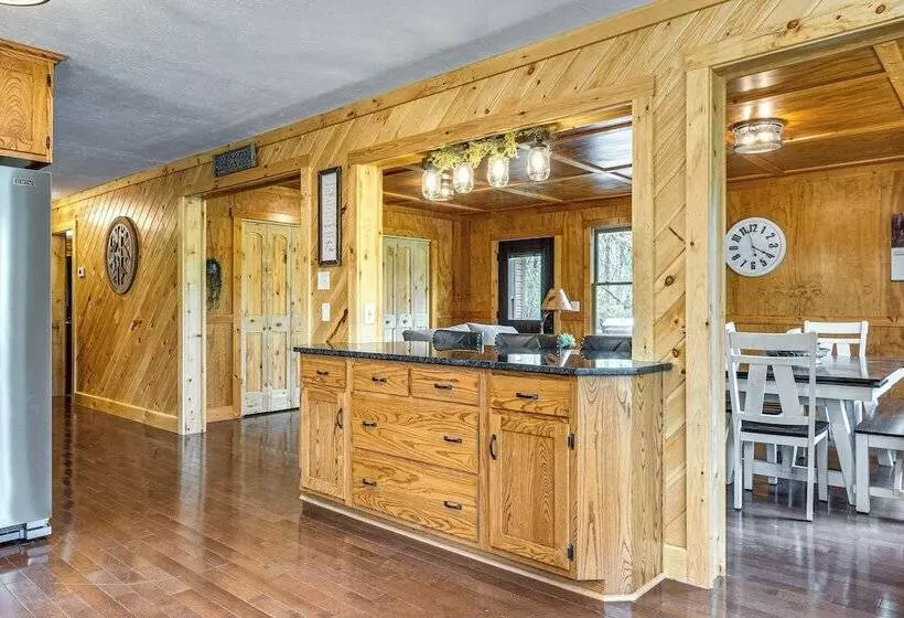 Family Friendly Milton Home On 14 Acres W/ Hot Tub