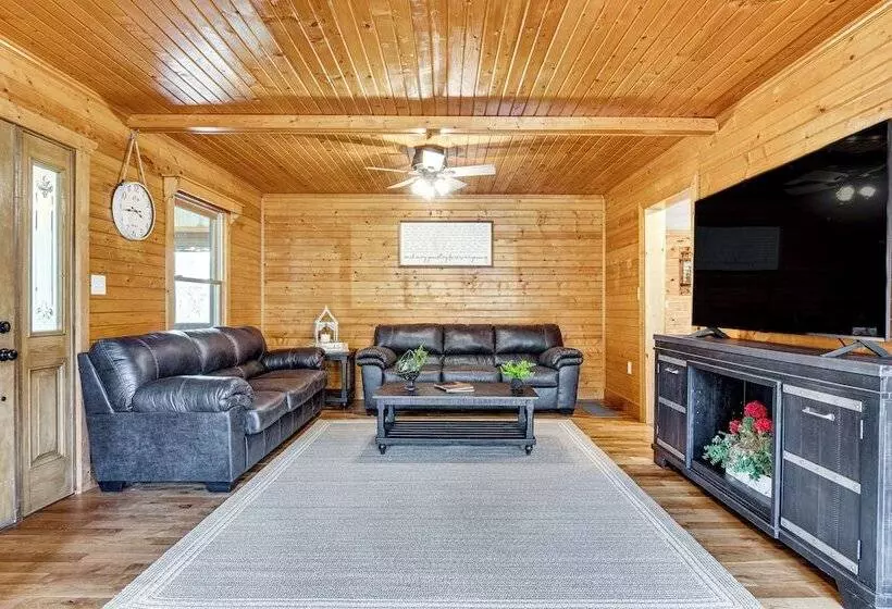 Family Friendly Milton Home On 14 Acres W/ Hot Tub