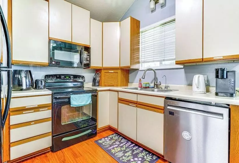 Quiet West Valley City Home, Near Downtown Slc!
