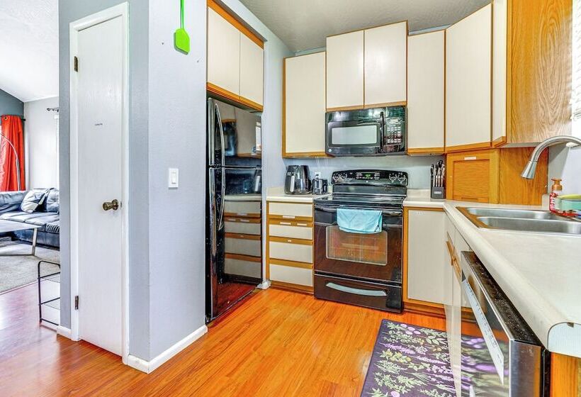 Quiet West Valley City Home, Near Downtown Slc!