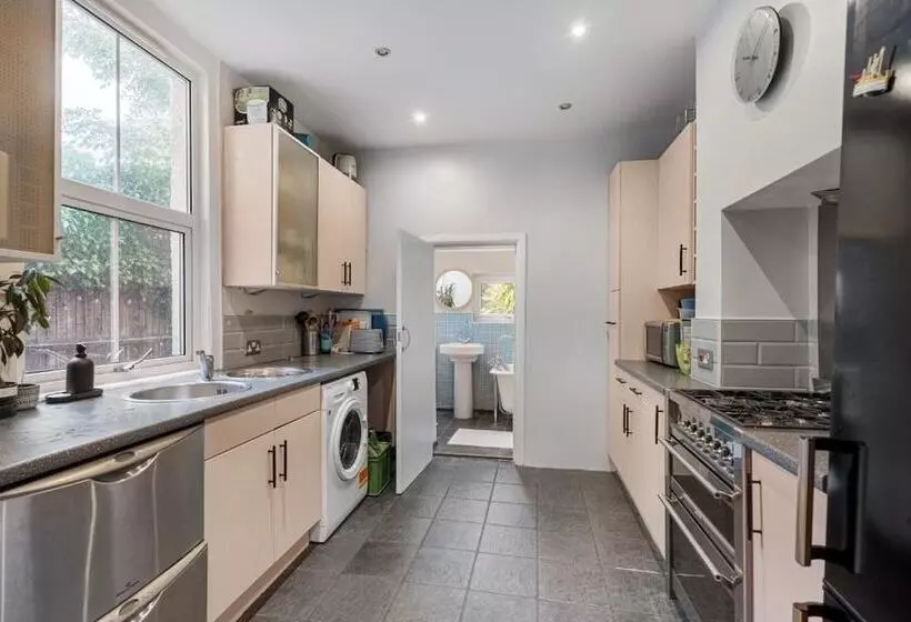 Residenssi Inviting 3 Bed House In Beckenham