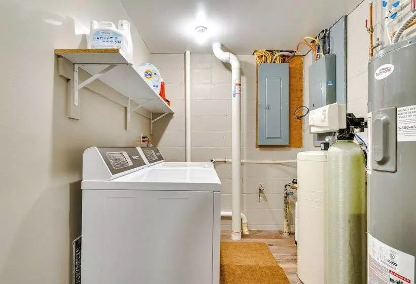 Scenic Yankton Retreat W/ Fire Pit: 1 Mi To Lake!