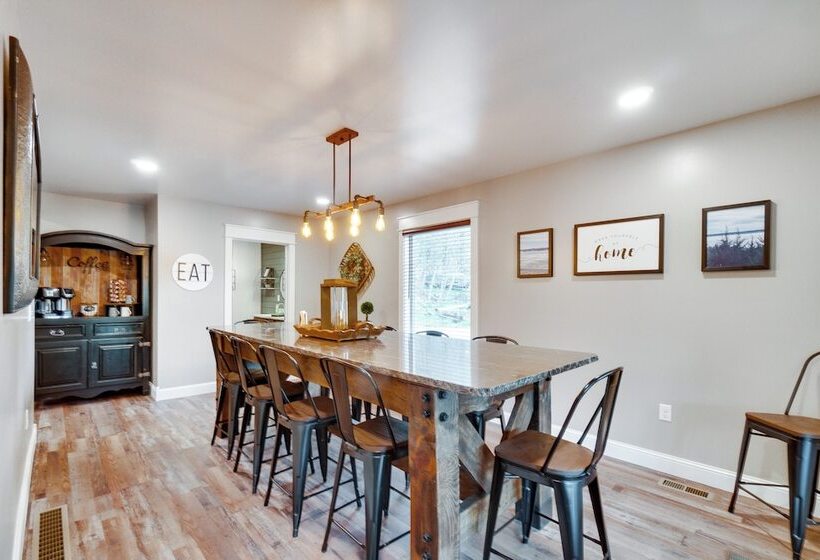 Scenic Yankton Retreat W/ Fire Pit: 1 Mi To Lake!