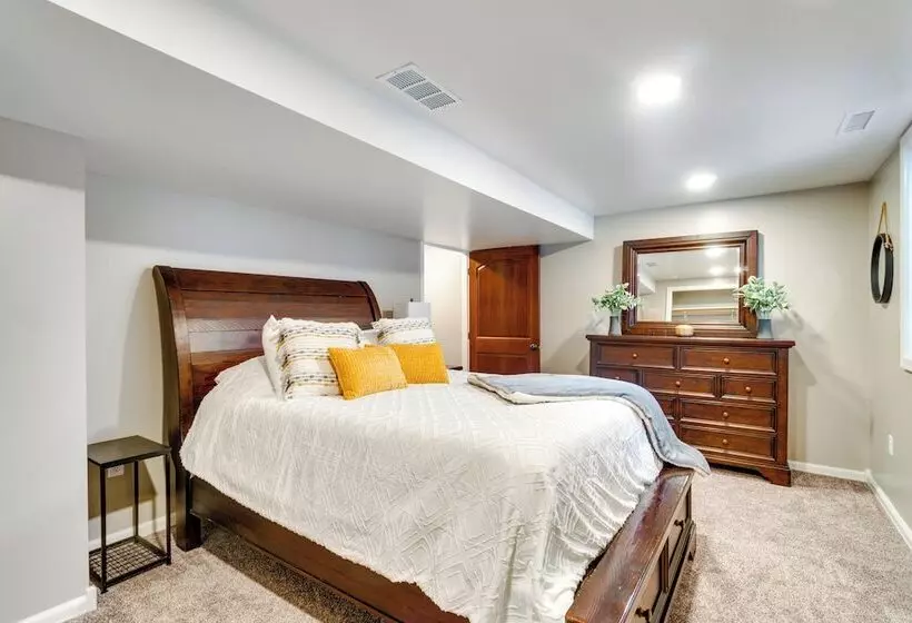 Scenic Yankton Retreat W/ Fire Pit: 1 Mi To Lake!