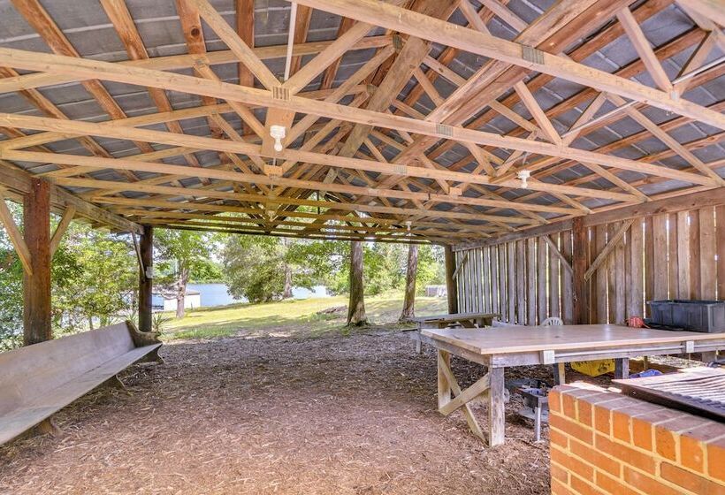 Single Story Cabin On Hyco Lake: Swim & Unwind!