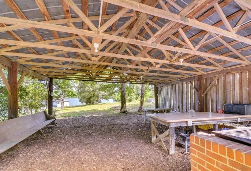 Single Story Cabin On Hyco Lake: Swim & Unwind!