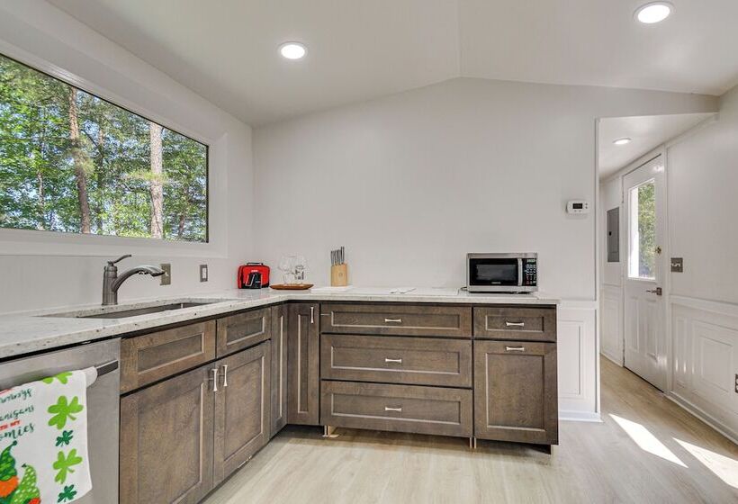 Single Story Cabin On Hyco Lake: Swim & Unwind!