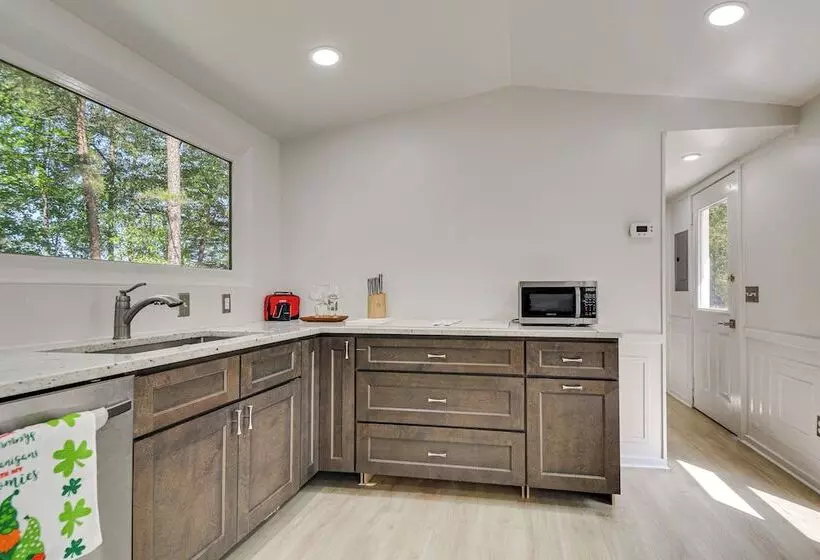 Single Story Cabin On Hyco Lake: Swim & Unwind!