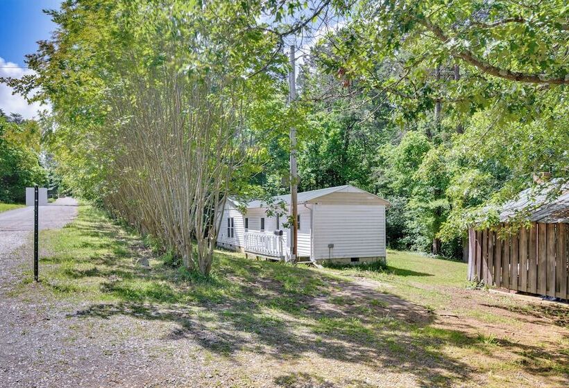 Single Story Cabin On Hyco Lake: Swim & Unwind!