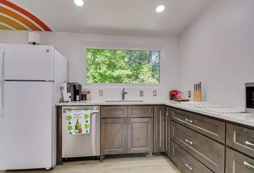 Single Story Cabin On Hyco Lake: Swim & Unwind!