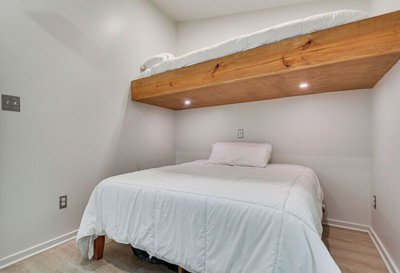 Single Story Cabin On Hyco Lake: Swim & Unwind!