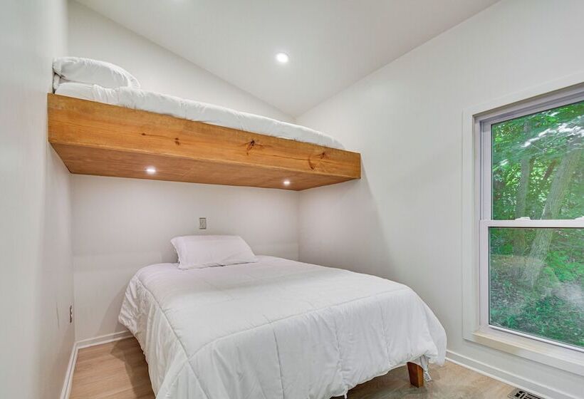 Single Story Cabin On Hyco Lake: Swim & Unwind!