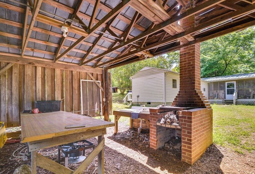 Single Story Cabin On Hyco Lake: Swim & Unwind!