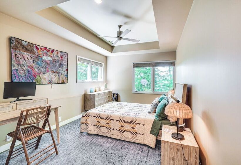 Lakefront Roxboro Home W/ Private Dock!