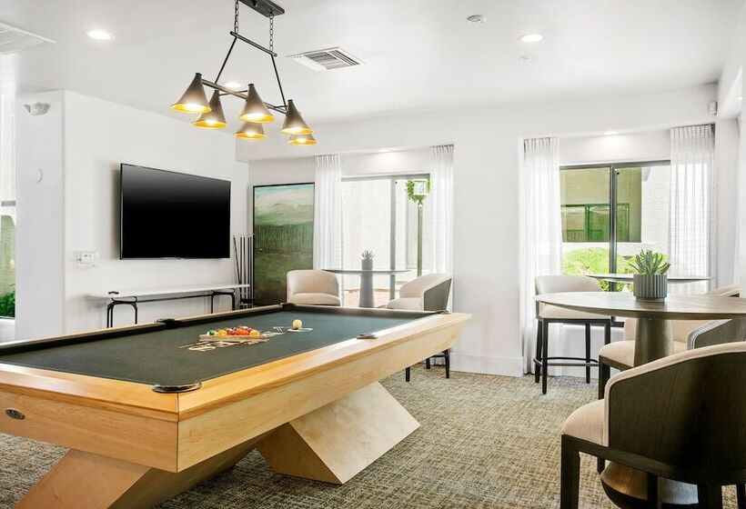 Two Cozysuites At Kierland Commons