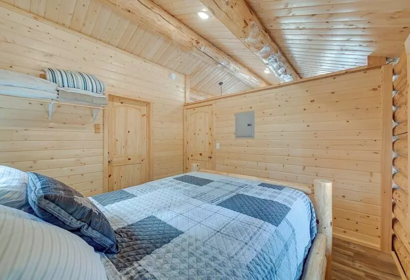 Woodsy Cabin Near Kenai River: Great For Anglers!